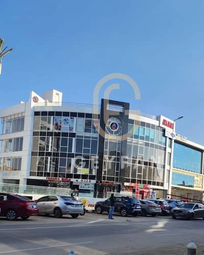 Shop for sale in a mall in El Tagamoa El Awal 	•	Location: Al-Banafseg Services area.