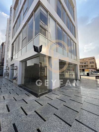 "Shop for sale by the owner, steps from North Road 90, ground floor, with an area of 30 m² on the plaza at the lowest price per square meter in New Ca