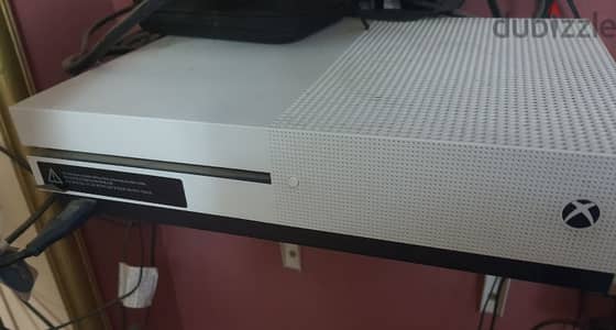 xbox one s 1tb حالة ممتازة