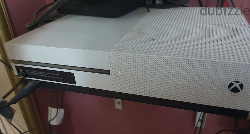 xbox one s 1tb حالة ممتازة 0