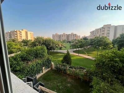 Live immediately in Madinaty Apartment with an area of 200 meters on the largest Wide Garden in Madinaty The apartment is marine with 4 rooms and 3 ba