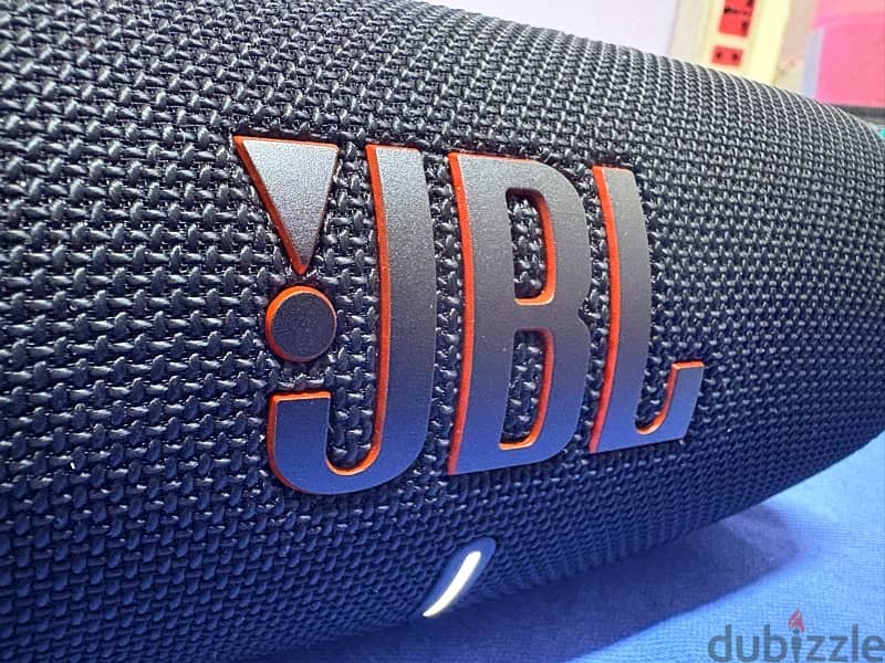 jbl charge 5 with case like new warranty 11 month 1