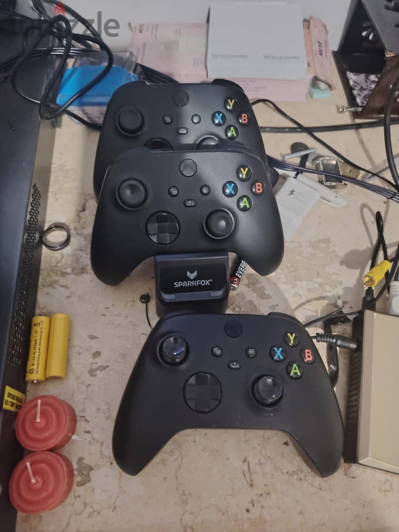 Xbox series x with 3 controller 1