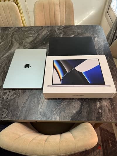 Macbook Pro M1Pro 14 Inch اعلي نسخة ١تيرا بضمان ابل كير ضد الكسر