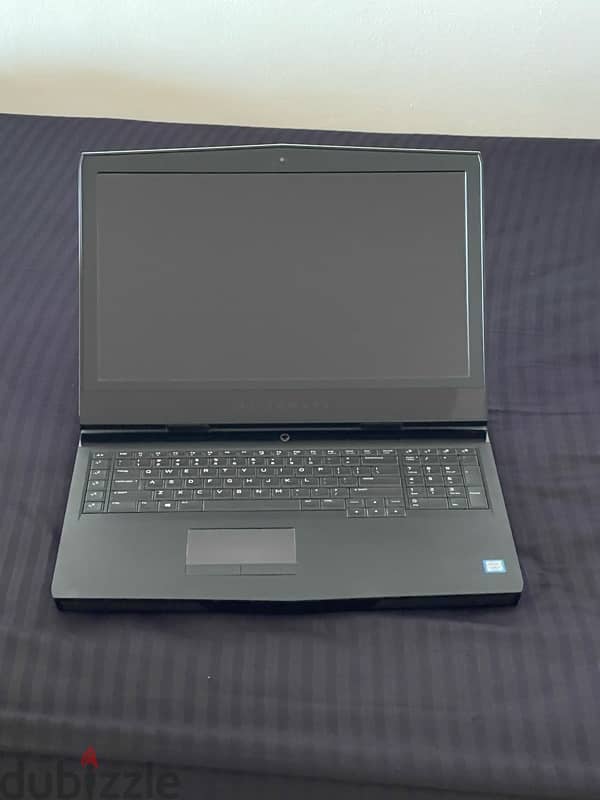 Dell Alienware 17 R5 laptop 1