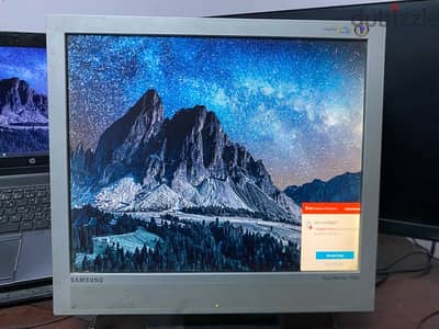 Samasung 17 inch monitor , شاشه سامسونج ١٧ بوصه