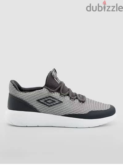 حذاء رياضي Umbro جديد لم يستخدم تماما Umbro shoes