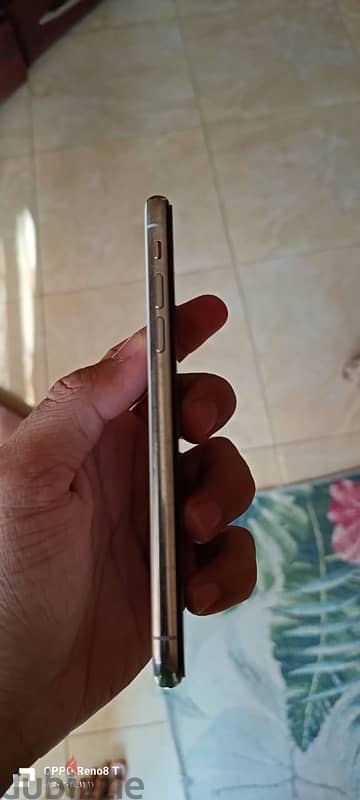 iphone xs like new 5