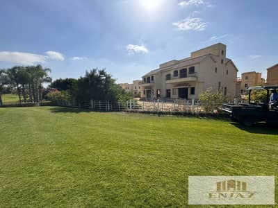 Palace for Sale in Madinaty, Directly on the Golf, 6 Bedrooms, 1700 sqm