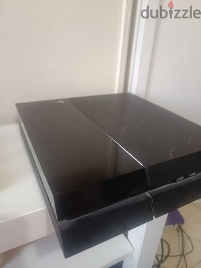 1 Fat ps4 and 1 slim ps4 + 2 controllers