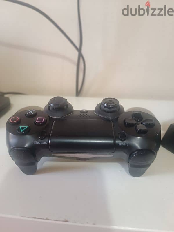 1 Fat ps4 and 1 slim ps4 + 2 controllers 6