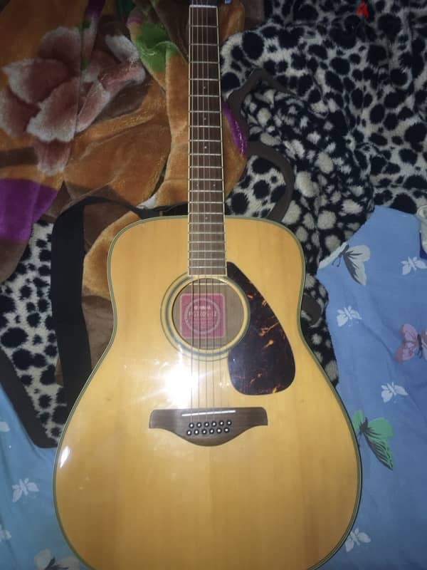 Yamaha 12 Strings Guitar 1