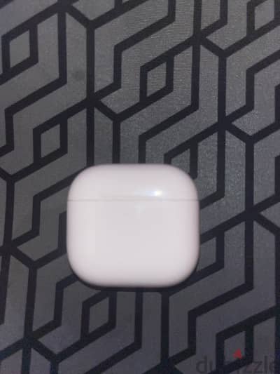 Airpods 4 no AUC charging case