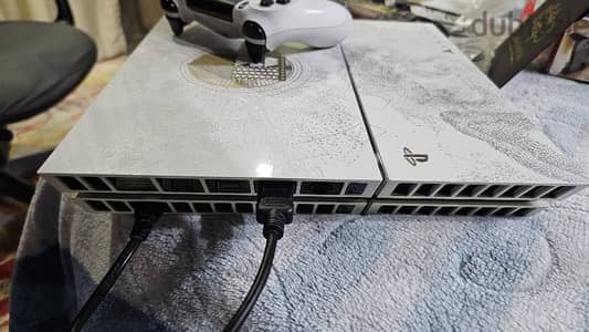 PS4 destiny edition 500GB like new, 2 controllers, all accessories