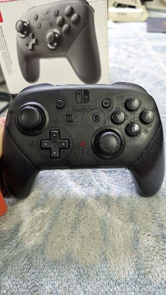 Nintendo Switch Ver1 with pro controller, all accessories and bag 12