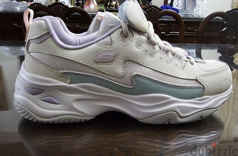 Skechers, d'lites 4.0 air cooled memory foam. 2