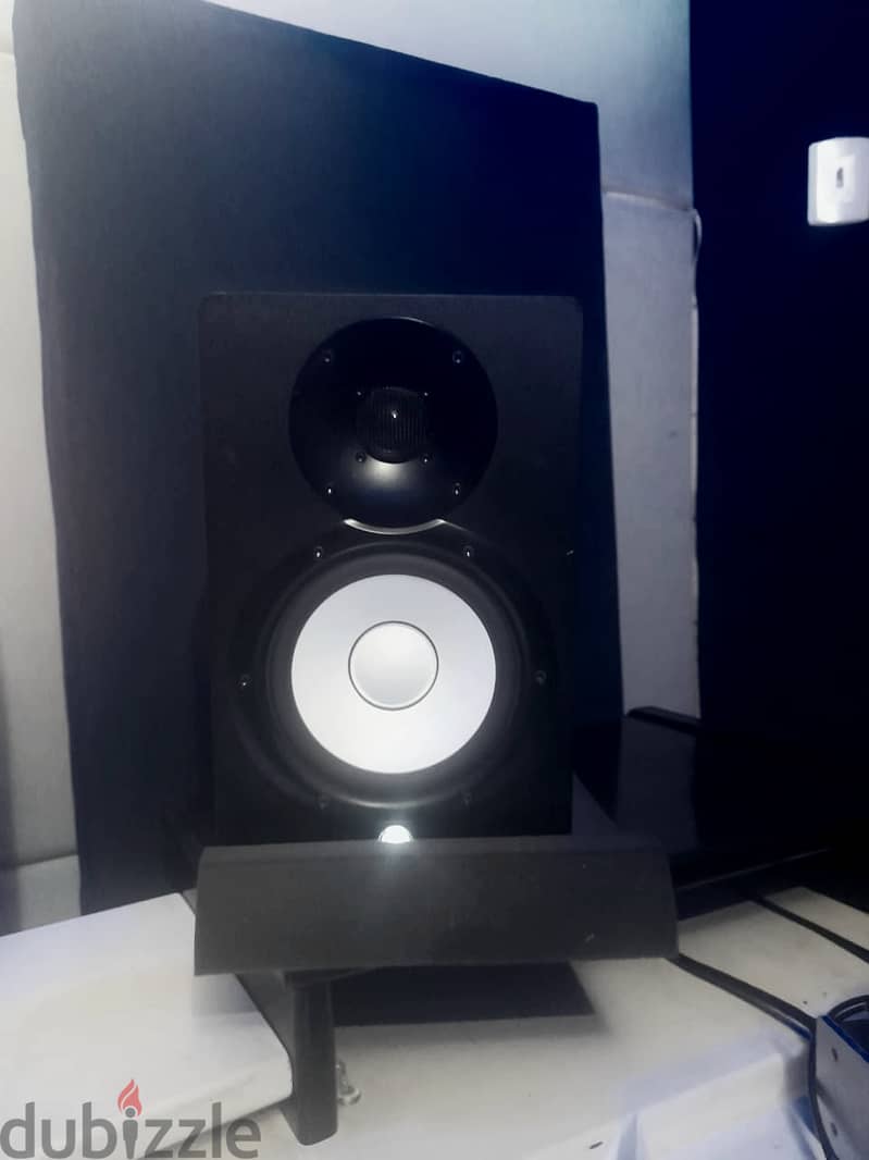 Yamaha hs7  monitor speakers 1