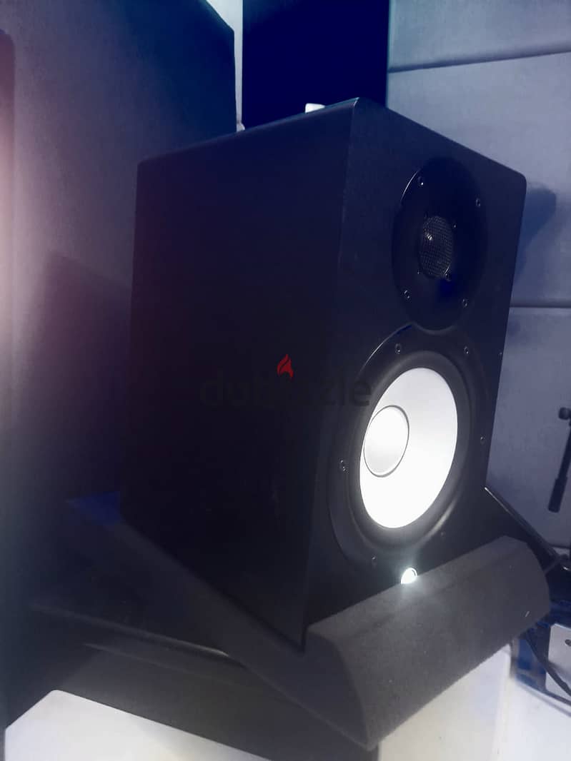 Yamaha hs7  monitor speakers 3