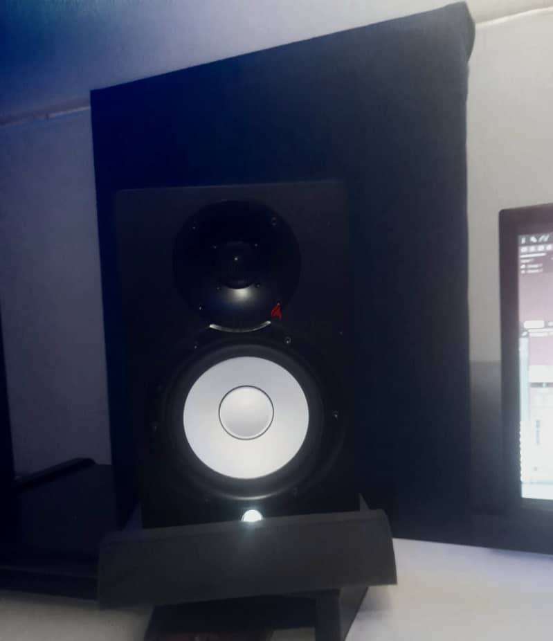 Yamaha hs7  monitor speakers 4