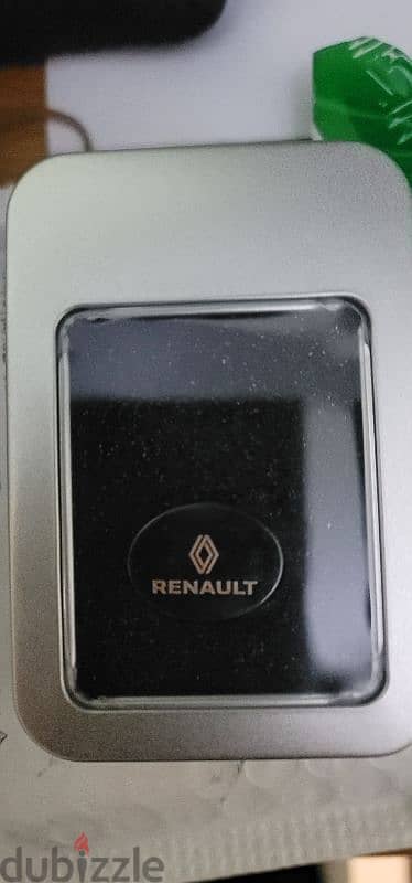 فلاشة ٣٢ جيجا عليها لوجو renault