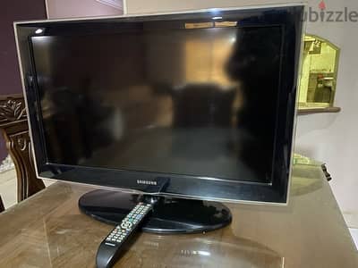 شاشه سامسونج LCD 32 بوصه استعمال نظيف للبيع