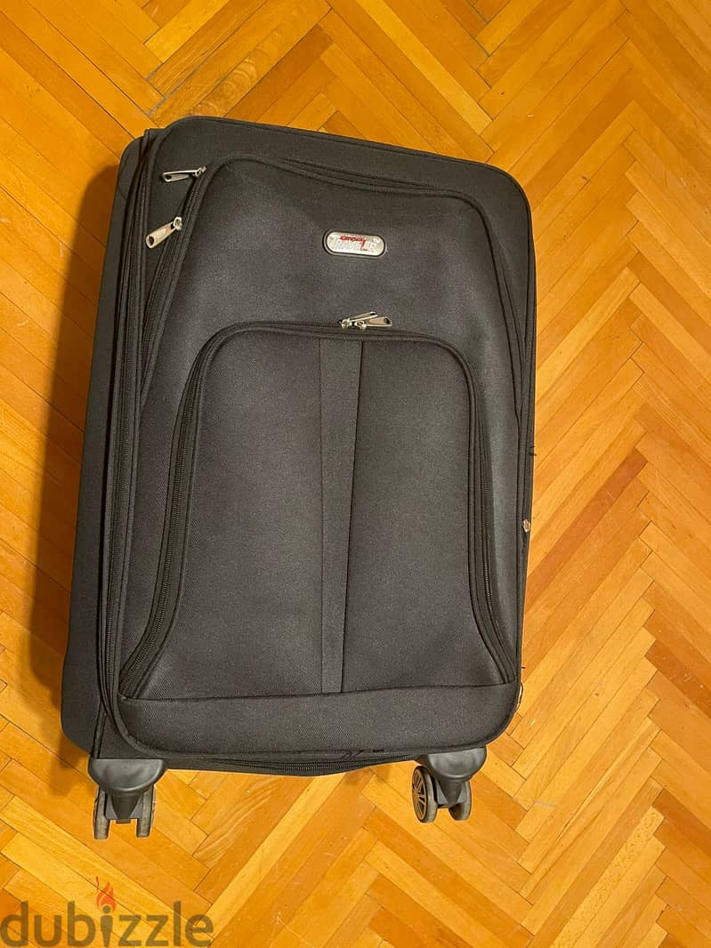 Meidum Size Suit Case  شنطة سفر حجم وسط 1