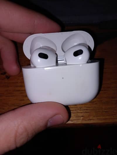 AirPods 3 استعمال خفيف بحاله ممتازه