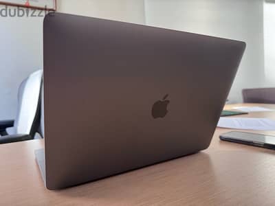 Used for less than a month - Macbook Air m1 2020