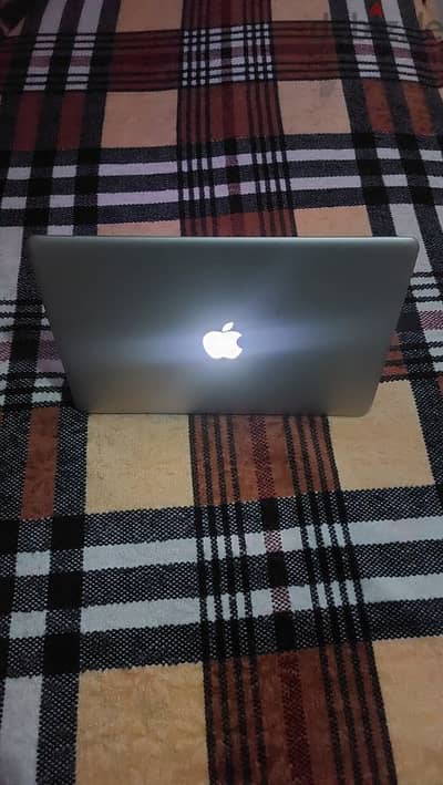 بحاله ممتازه جدا  MacBook Pro 2012 هارد 500 HD هارد 128 SSD