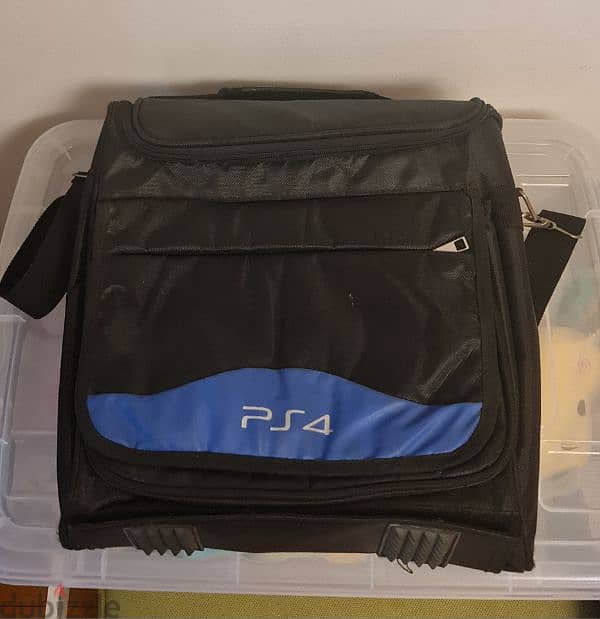 PlayStation 4 as new + cd's + PS4 bag 1