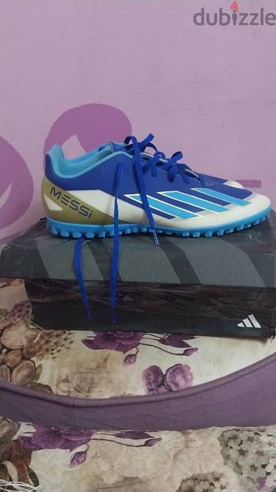 حذاء كره قدم adidas original مقاس. ⅓45