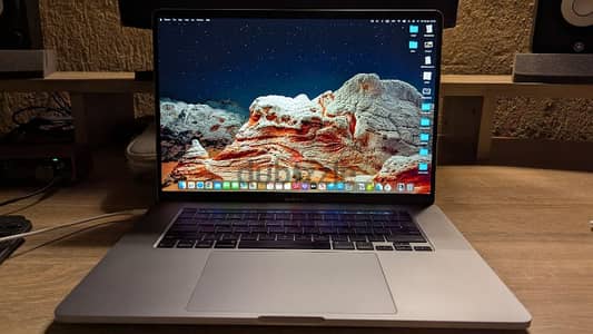 MacBook Pro 2019 16 inches | Intel i9 | 1TB | 16GB RAM | 329 Cycles