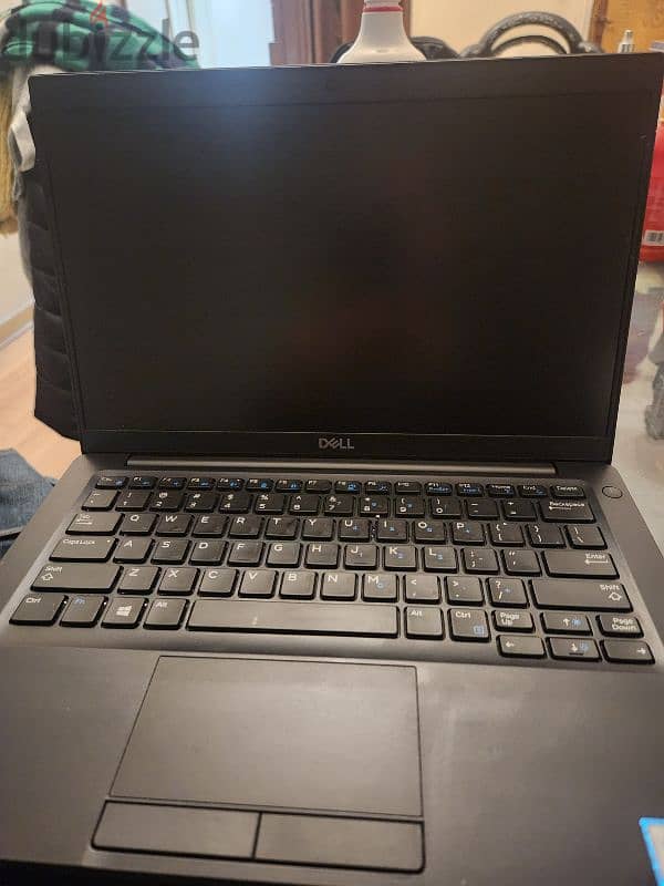 dell latitude 7390  i7 8th 16 Ram 2