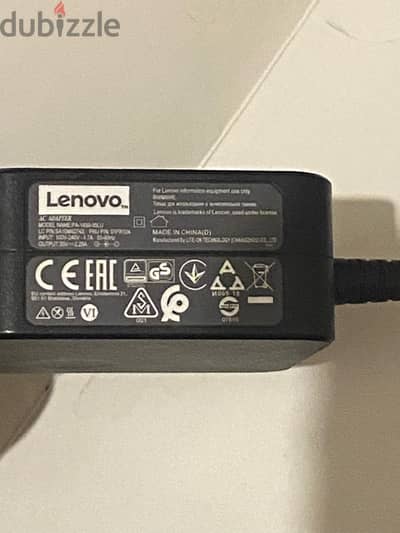 شاحن لابتوب lenovo للبيع بحالته اصلي