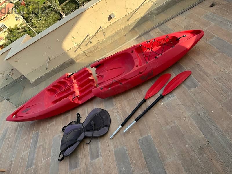 Red Kayak with paddle 4