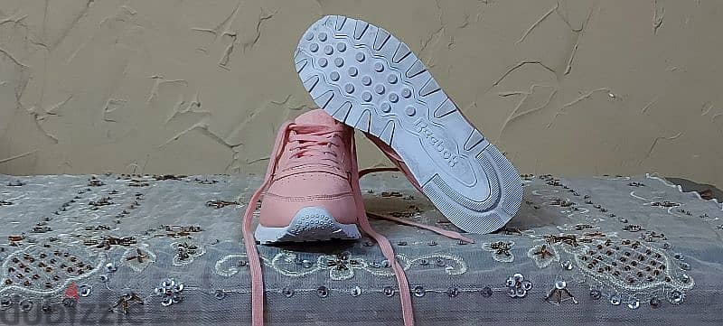 Reebok ORGINAL size 37 for women 1