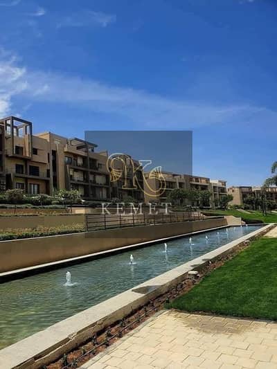 Apartment for sale in installments, ready to move, fully finished with air conditioners, area 136, in Al Marasem Compound in Fifth Settlement.