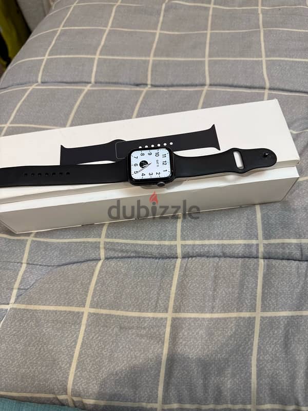 Apple Watch Series 4 (44mm) 1