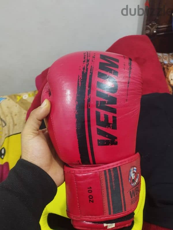 Venum pakistanian WFC boxing gloves 3