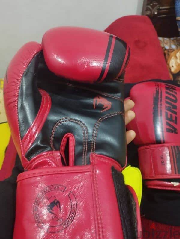 Venum pakistanian WFC boxing gloves 4