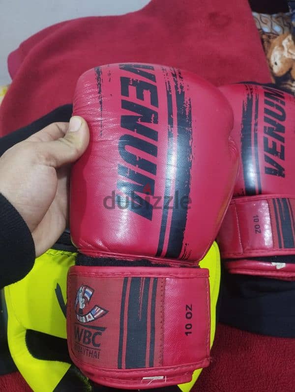 Venum pakistanian WFC boxing gloves 5