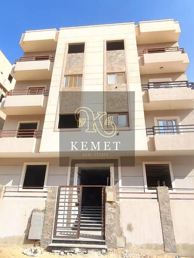 Apartment 195 m, direct entrance, in front of Katameya Dunes, immediate delivery, inhabited building, and installments over two years