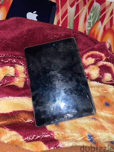 Ipad 9 64gb مكسور باغة