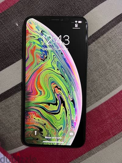 iPhone XS Max 256 . . حالة ممتازة ولم يفتح نهائيا