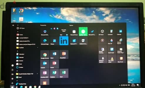 شاشة كمبيوتر LCD ١٩ بوصه بحالة ممتازة