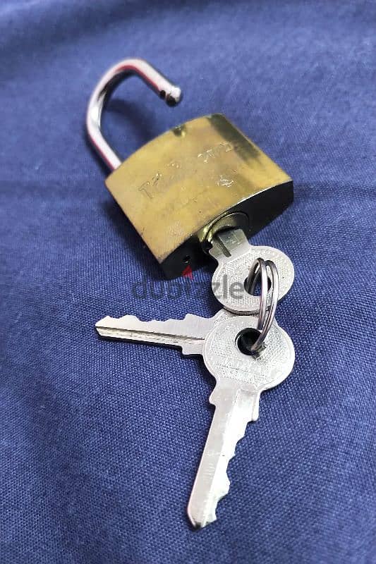 Small Baggage Lock with Keys 0