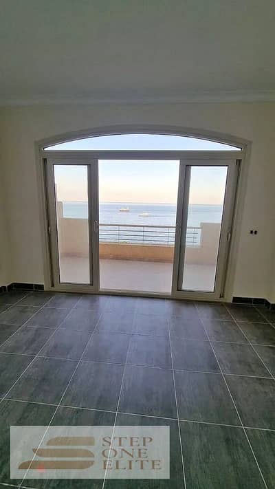 Chalet for sale, immediate receipt, 150 square meters (3 rooms + garden), directly on the sea in Ain Sokhna