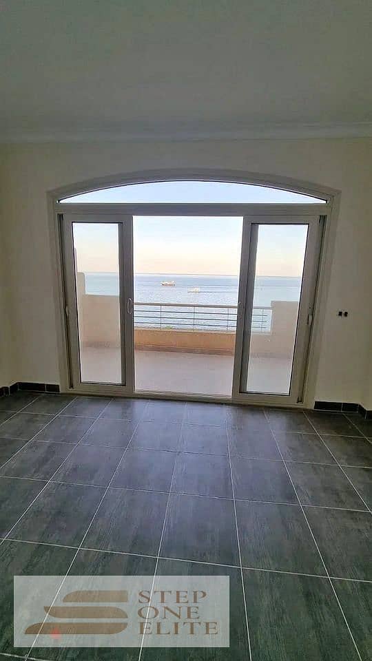 Chalet for sale, immediate receipt, 150 square meters (3 rooms + garden), directly on the sea in Ain Sokhna 0