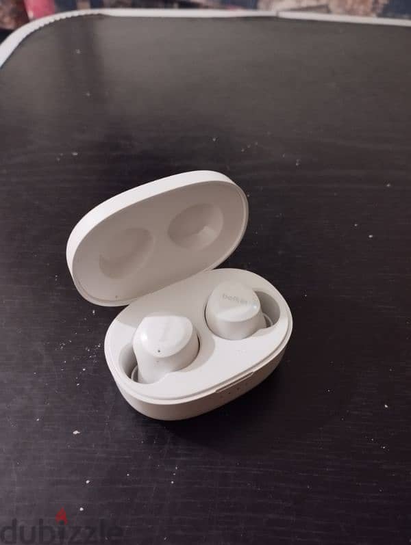 Belkin soundform bolt wireless earbuds 1