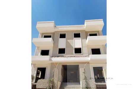 Duplex 220 sqm for Sale – Third Tourist Area, Second Line from the Clubs Axis, Sheikh Zayed